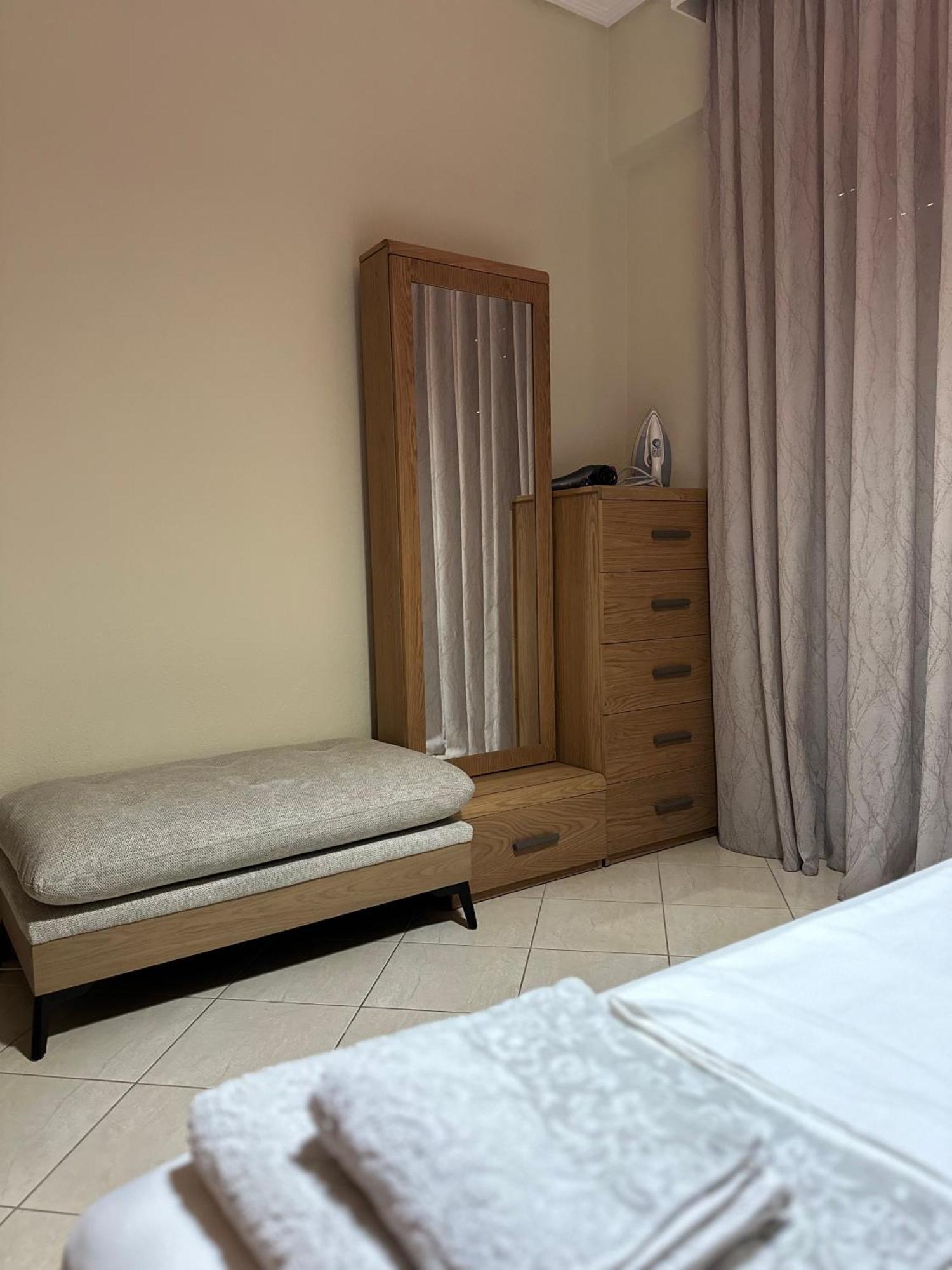 Mandalena Luxury Larissa Apartment Buitenkant foto